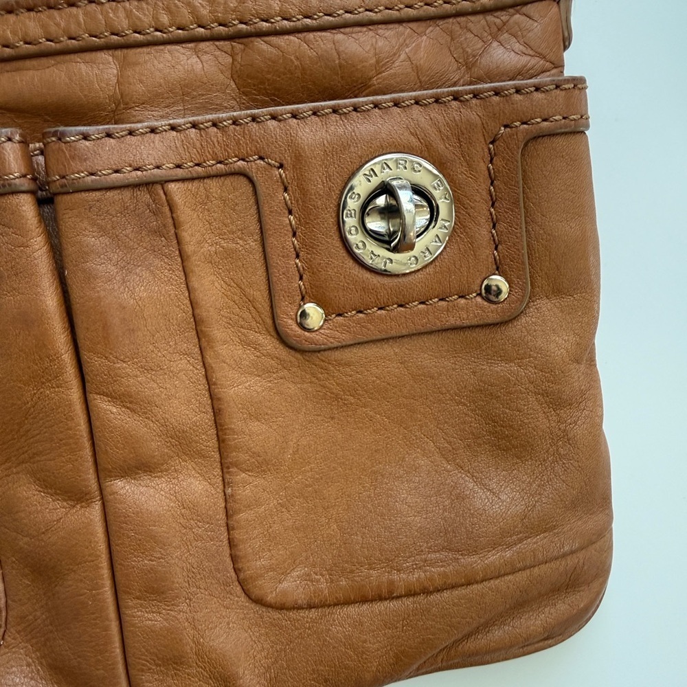 Marc Jacobs Y2K brown cognac turnlock Tan Leather Crossbody Bag - Picture 5 of 13